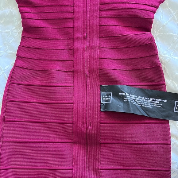 HERVE LEGER | MINI BURGUNDY BANDAGE DRESS - Picture 3 of 4